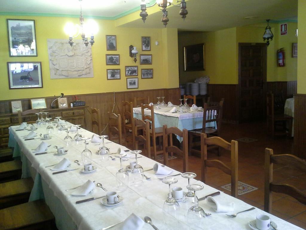 Hostal Restaurante Villa De Сепульведа Экстерьер фото