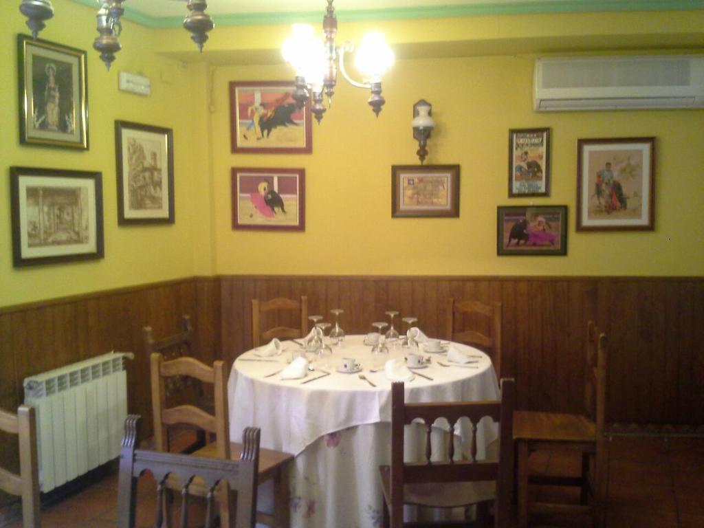 Hostal Restaurante Villa De Сепульведа Экстерьер фото