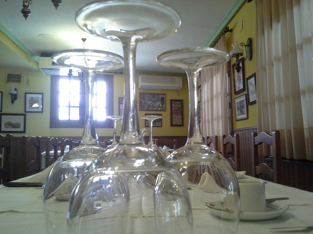 Hostal Restaurante Villa De Сепульведа Экстерьер фото