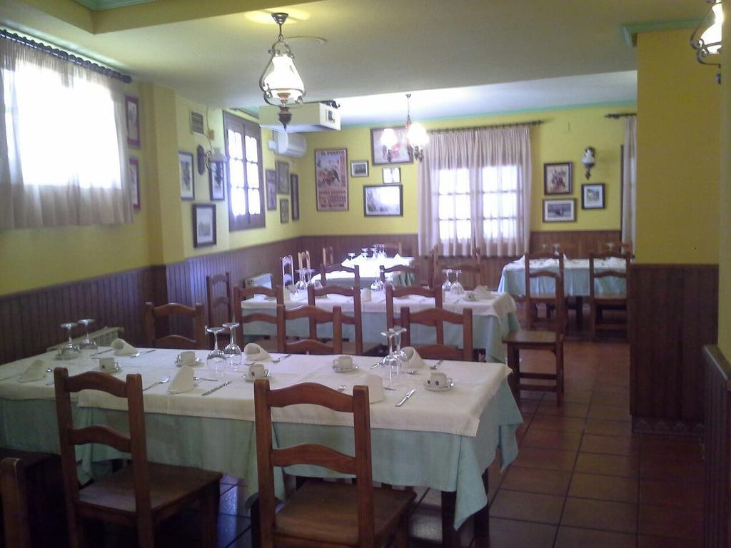 Hostal Restaurante Villa De Сепульведа Экстерьер фото